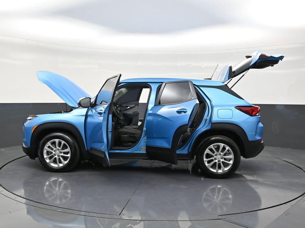 Used 2025 Chevrolet TrailBlazer LS image 30