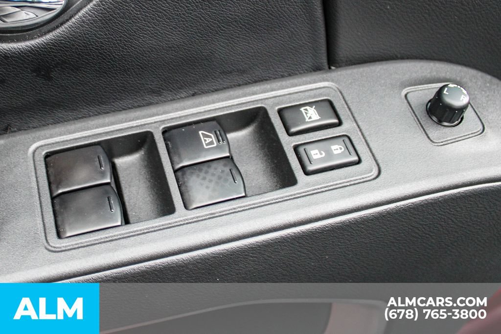 Used 2025 Nissan Frontier SV RWD image 38