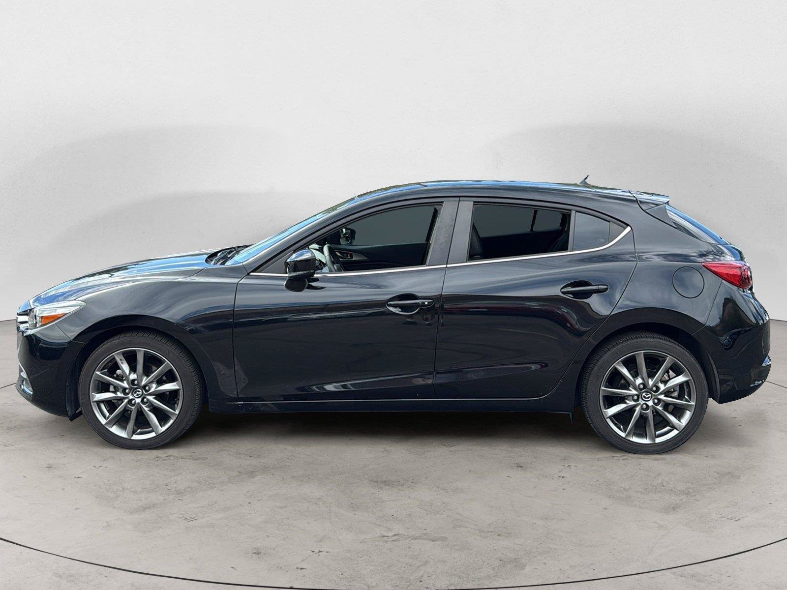 Used 2018 MAZDA MAZDA3 Touring FWD image 3