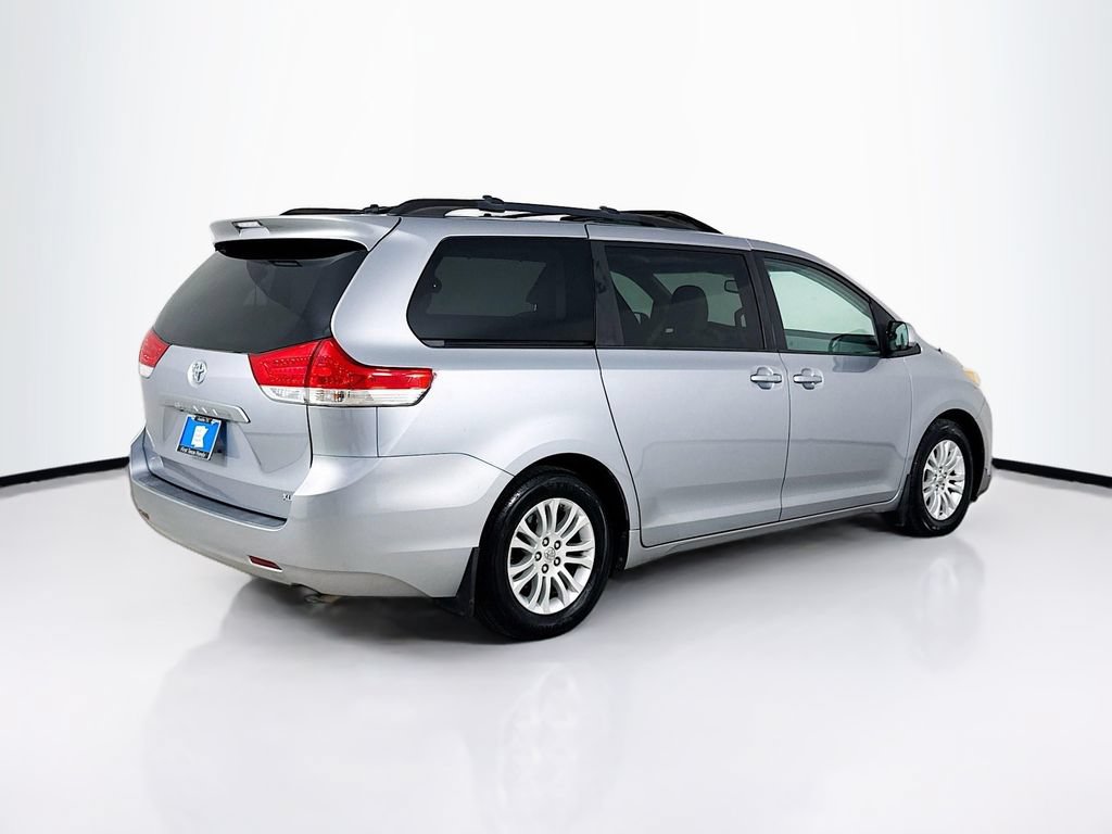 Used 2013 Toyota Sienna XLE FWD image 7