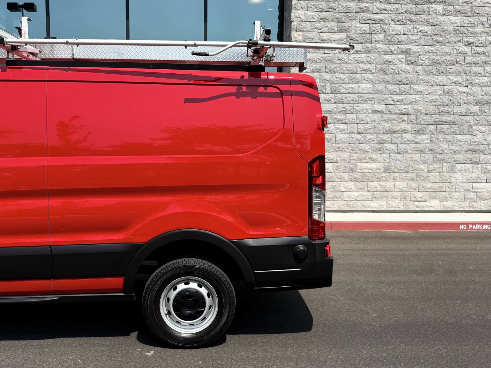 Used 2020 Ford Transit 250 Low Roof RWD image 10