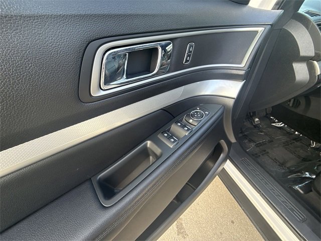 Used 2017 Ford Explorer XLT w/ Equipment Group 202A image 13