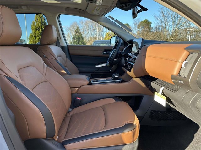 New 2025 Nissan Pathfinder Platinum w/ Cargo Package image 10