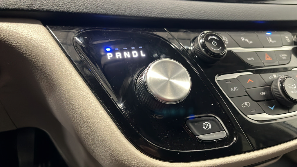 Used 2023 Chrysler Pacifica Touring-L FWD image 18