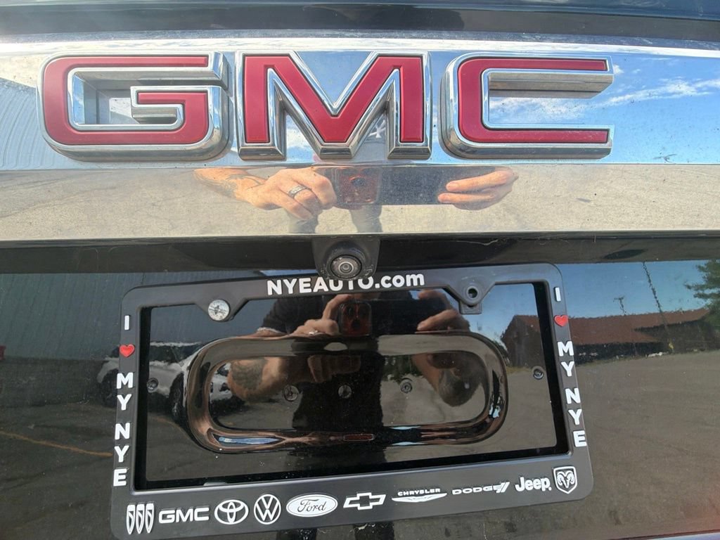 Used 2024 GMC Yukon SLT AWD/4WD image 11