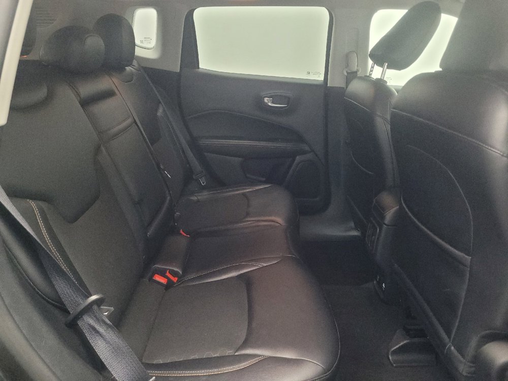 Used 2017 Jeep Compass Latitude w/ Popular Equipment Group FWD image 19