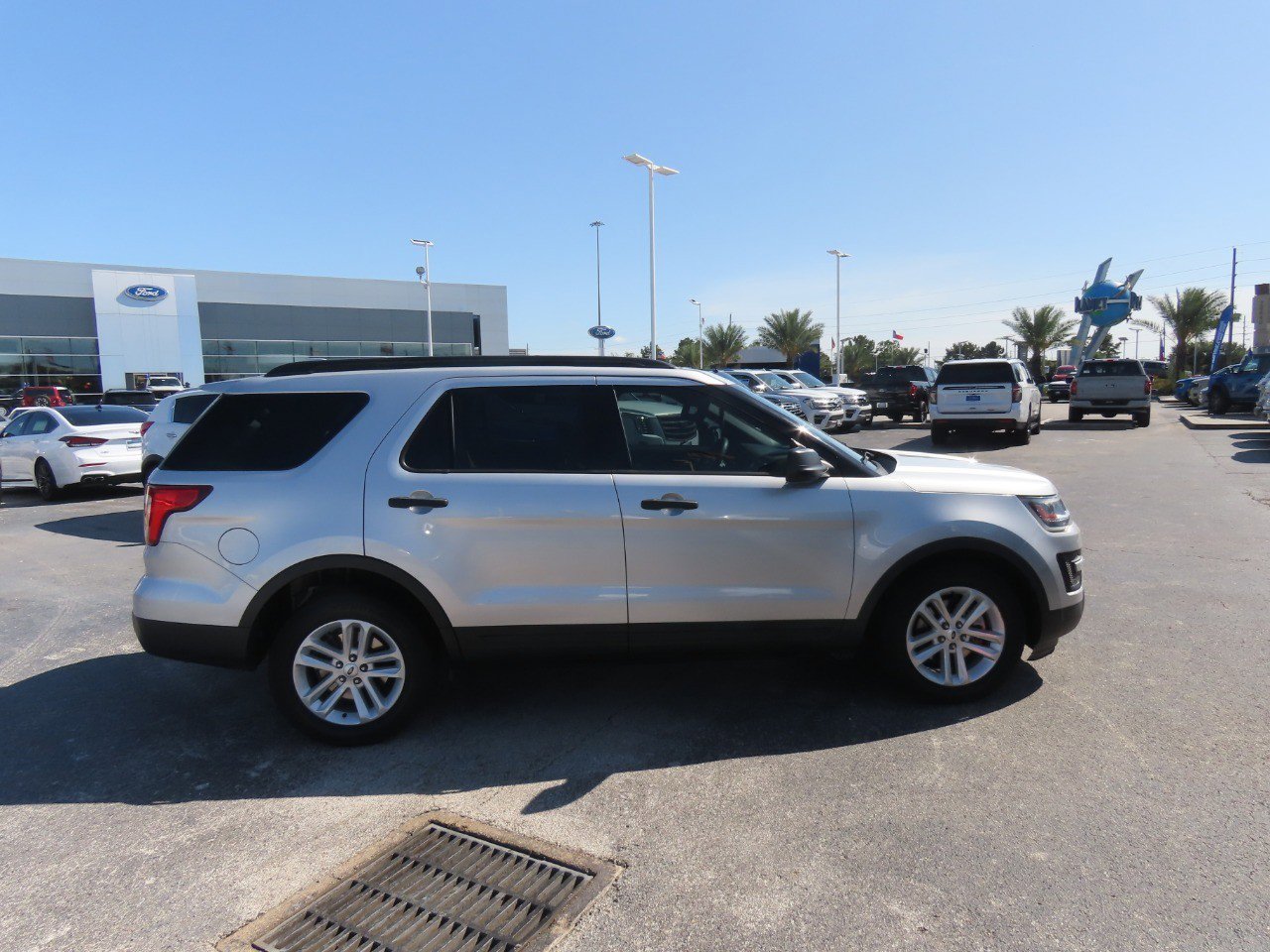 Used 2017 Ford Explorer FWD image 8