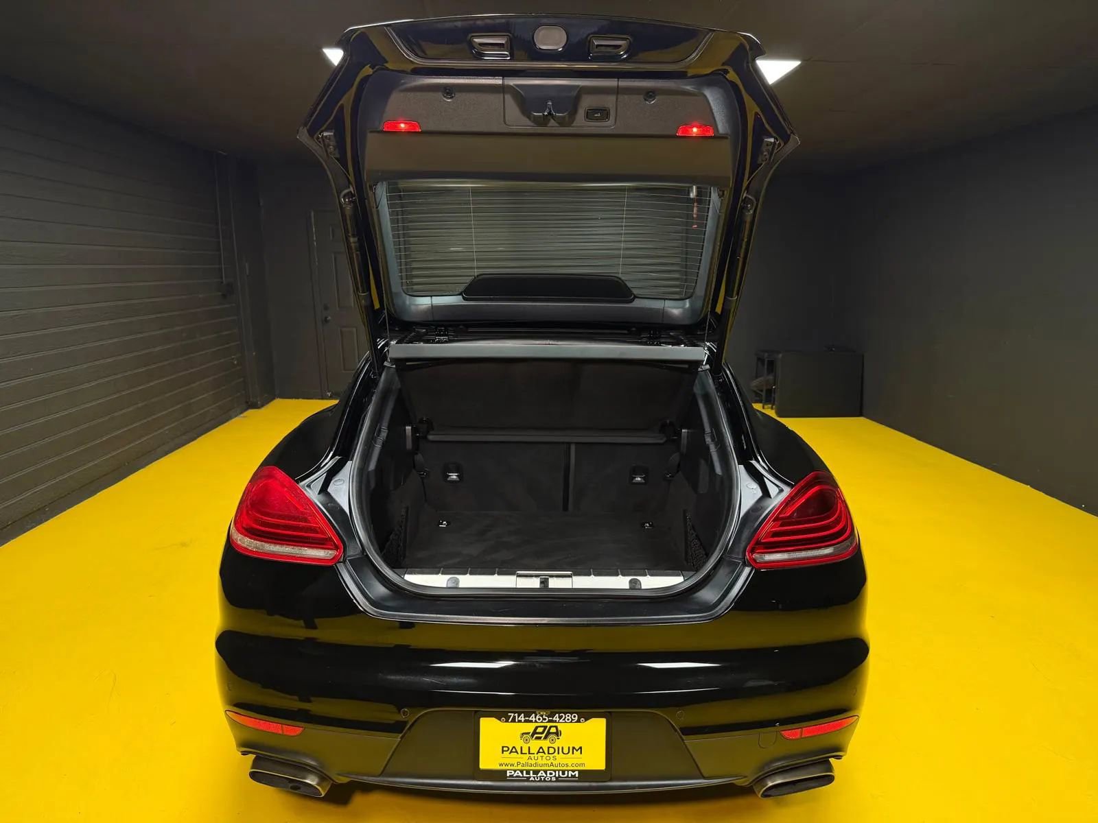 Used 2015 Porsche Panamera 4 image 9