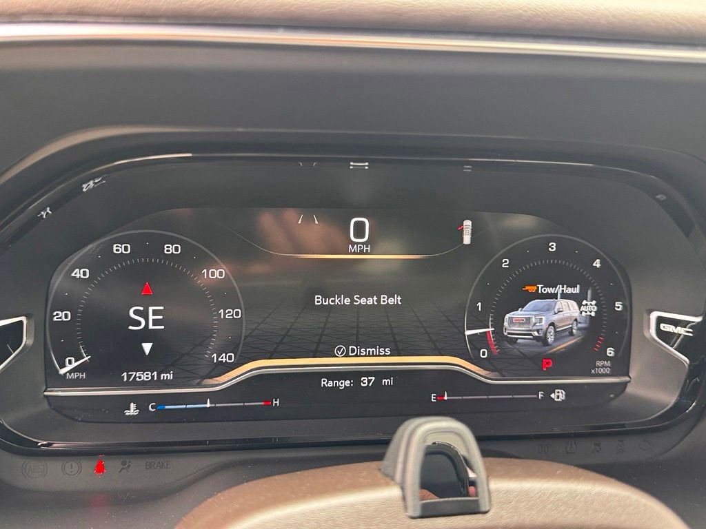 Used 2023 GMC Yukon XL Denali w/ Advanced Technology Package AWD/4WD image 21