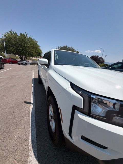 Used 2024 Nissan Frontier SV AWD/4WD image 2