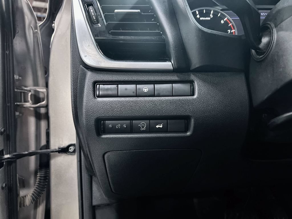 Used 2023 Nissan Rogue SL w/ SL Premium Package FWD image 14