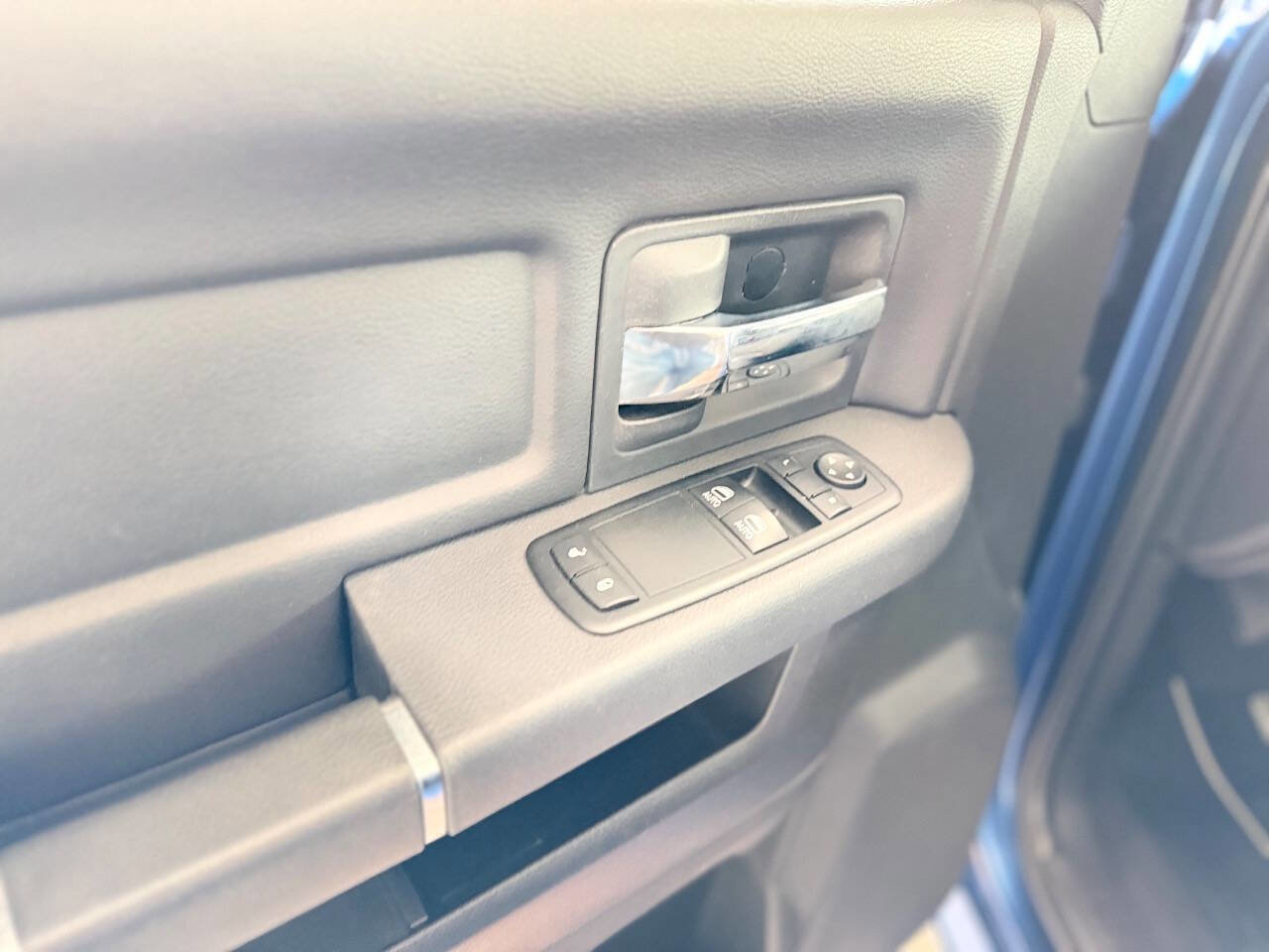 Used 2011 RAM 1500 R/T image 27