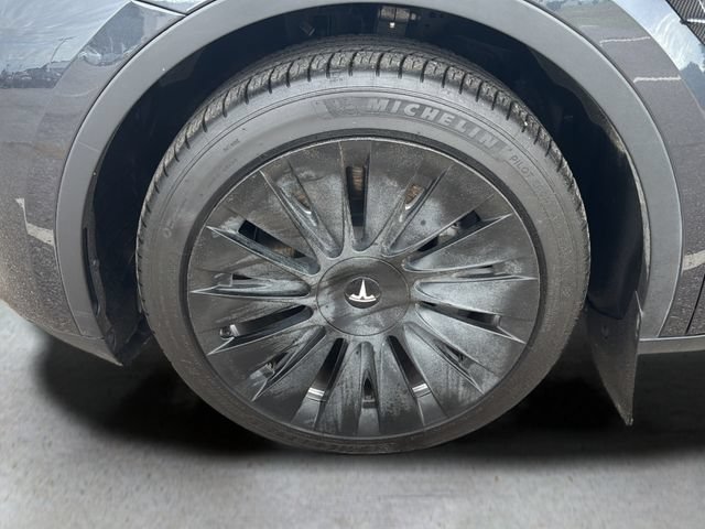 Used 2024 Tesla Model Y Long Range AWD/4WD image 26