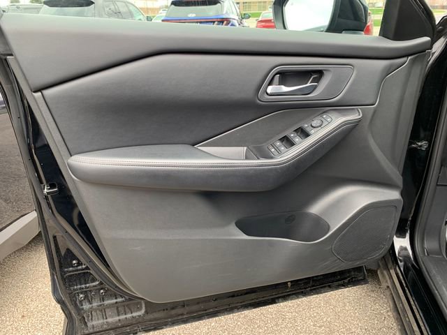 Used 2025 Nissan Rogue SV image 10