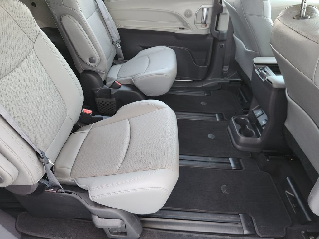 Used 2022 Toyota Sienna Limited AWD/4WD image 30
