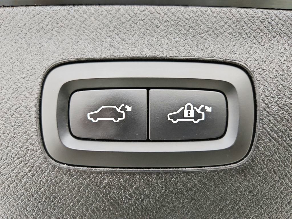 Used 2017 Volvo XC90 T8 Excellence image 37