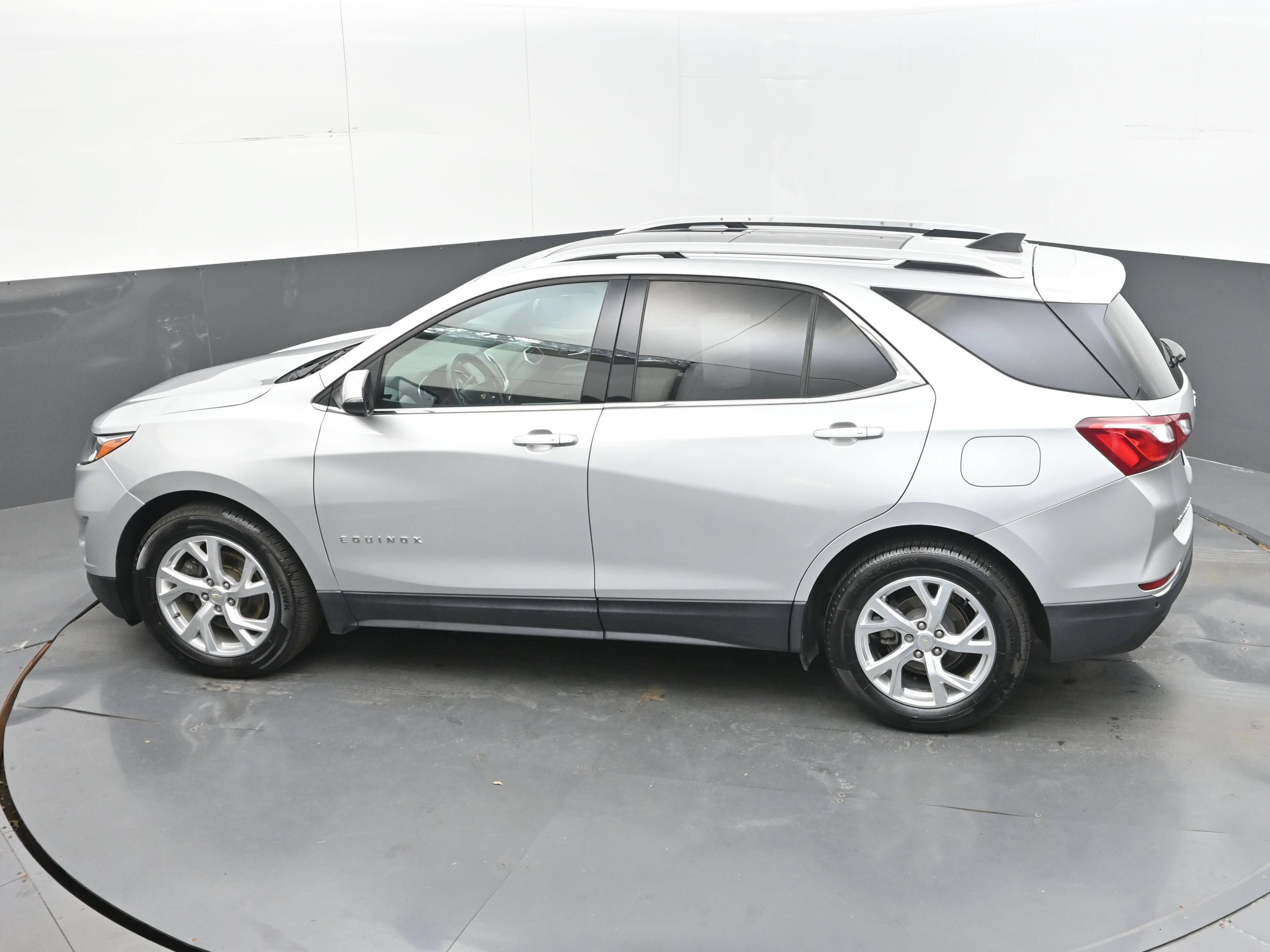Used 2019 Chevrolet Equinox LT w/ Sun & Navigation Package FWD image 38