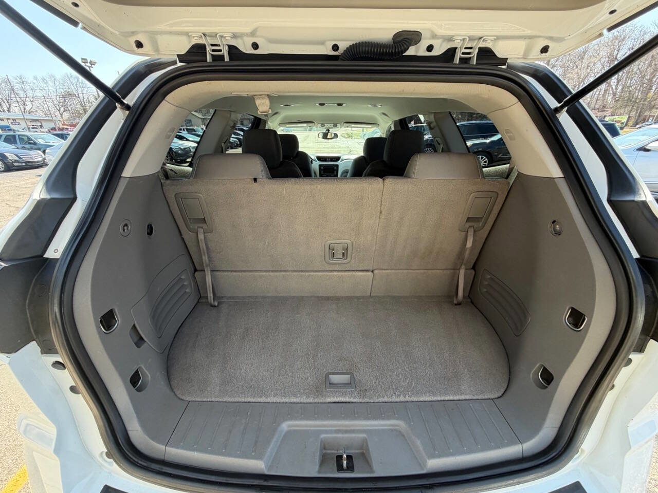 Used 2017 Chevrolet Traverse LT FWD image 13