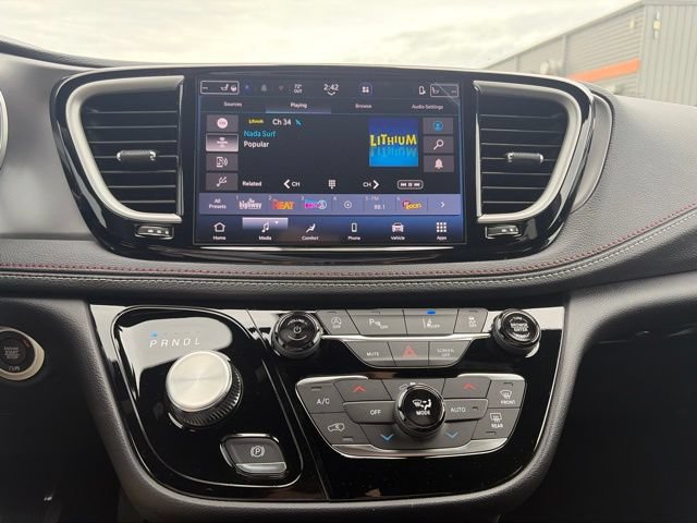 New 2027 Chrysler Pacifica Select AWD/4WD image 29