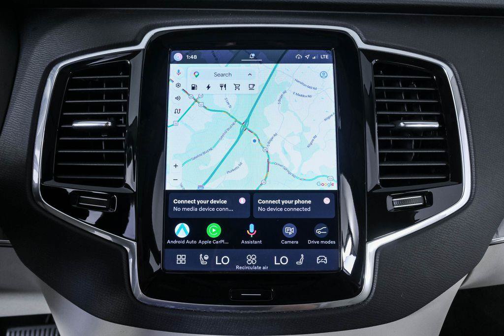 Certified 2025 Volvo XC90 T8 Plus w/ Protection Package Premier AWD/4WD image 16