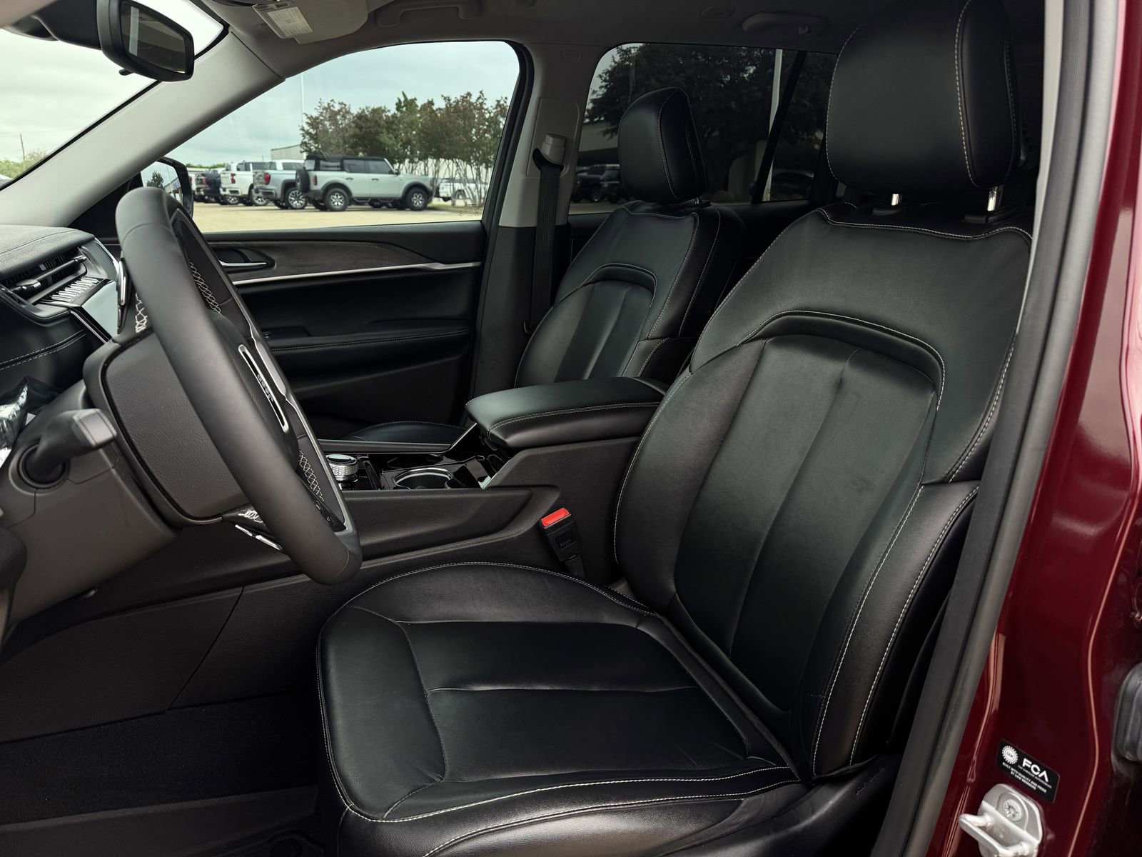 Used 2023 Jeep Grand Cherokee Limited w/ Black Appearance Package AWD/4WD image 25