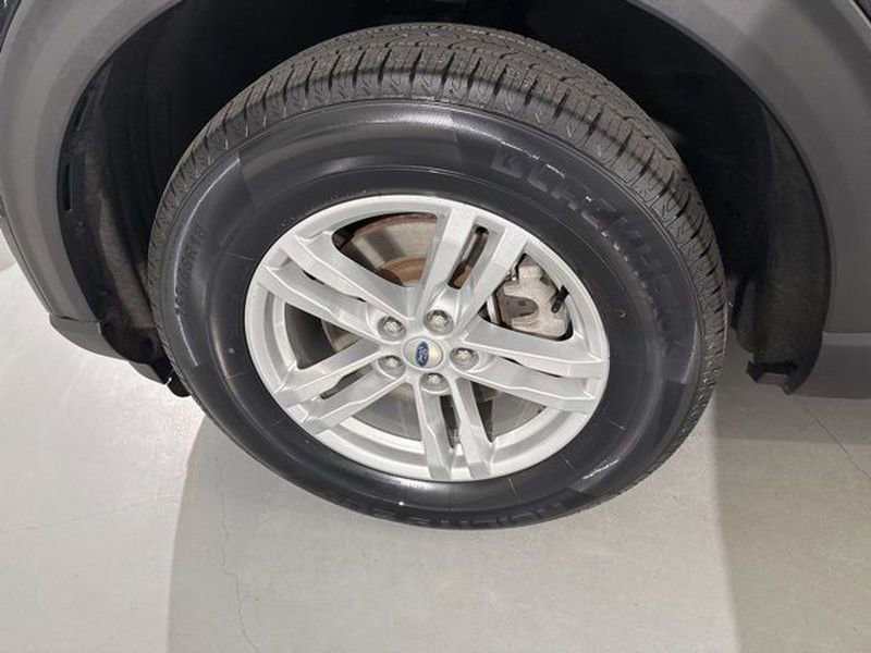 Used 2022 Ford Explorer XLT w/ Equipment Group 202A image 6