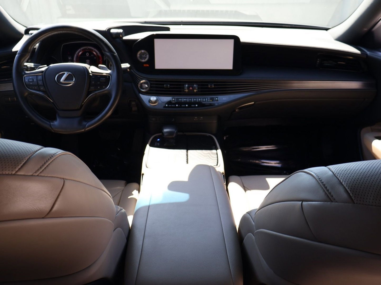 Used 2023 Lexus LS 500 w/ Accessory Package (Z2) image 20