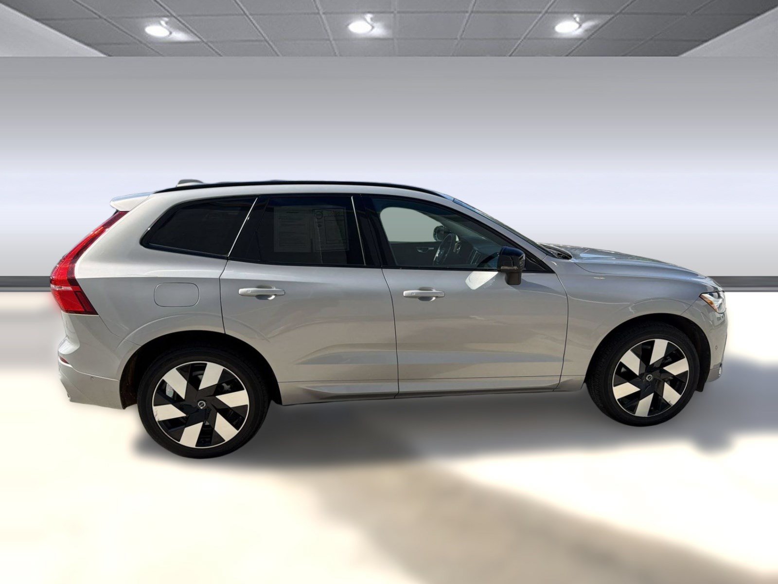 Certified 2024 Volvo XC60 T8 Plus w/ Protection Package Premier AWD/4WD image 8
