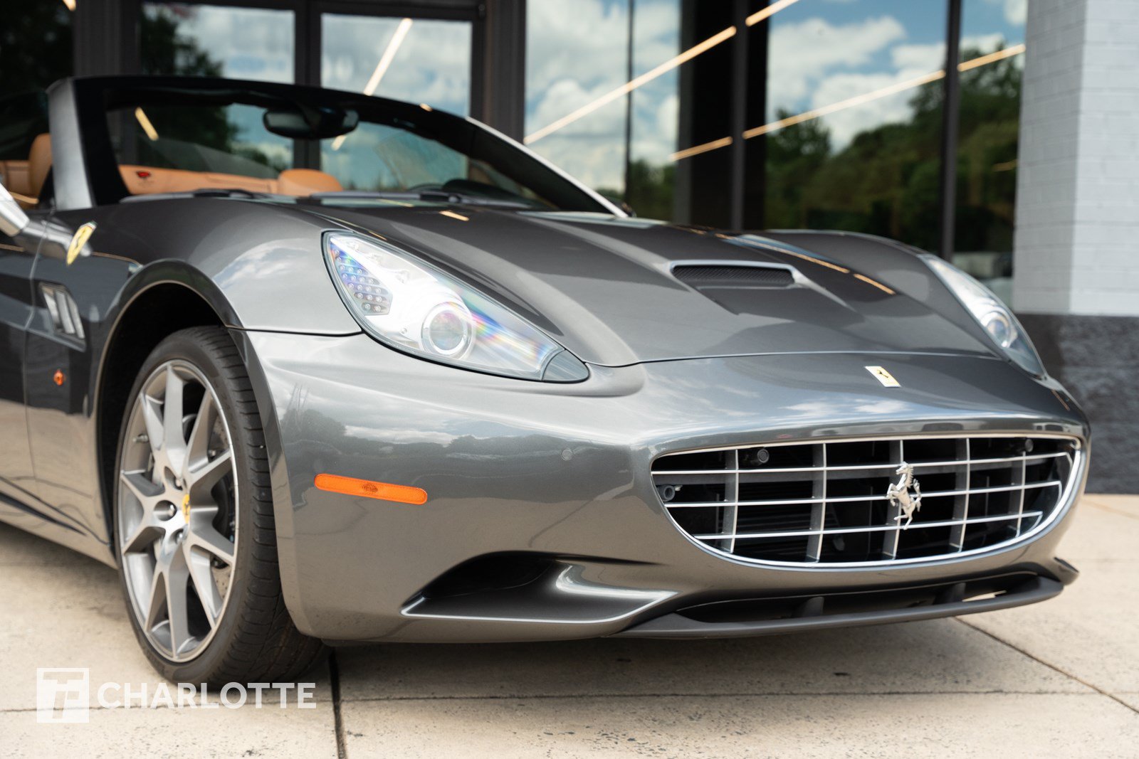 Used 2012 Ferrari California RWD image 2