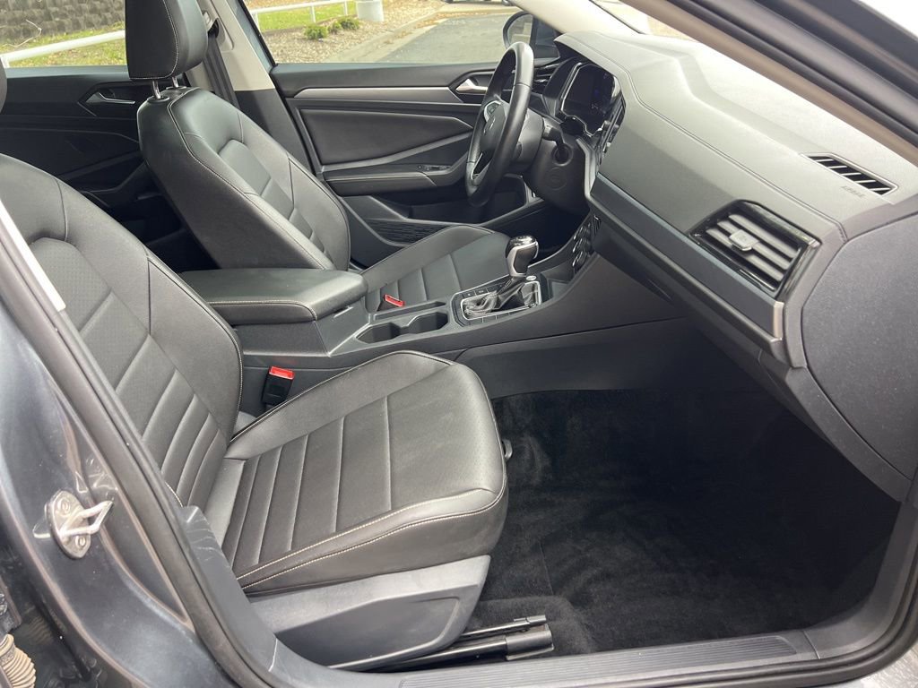 Used 2024 Volkswagen Jetta SE w/ Panoramic Sunroof Package image 12