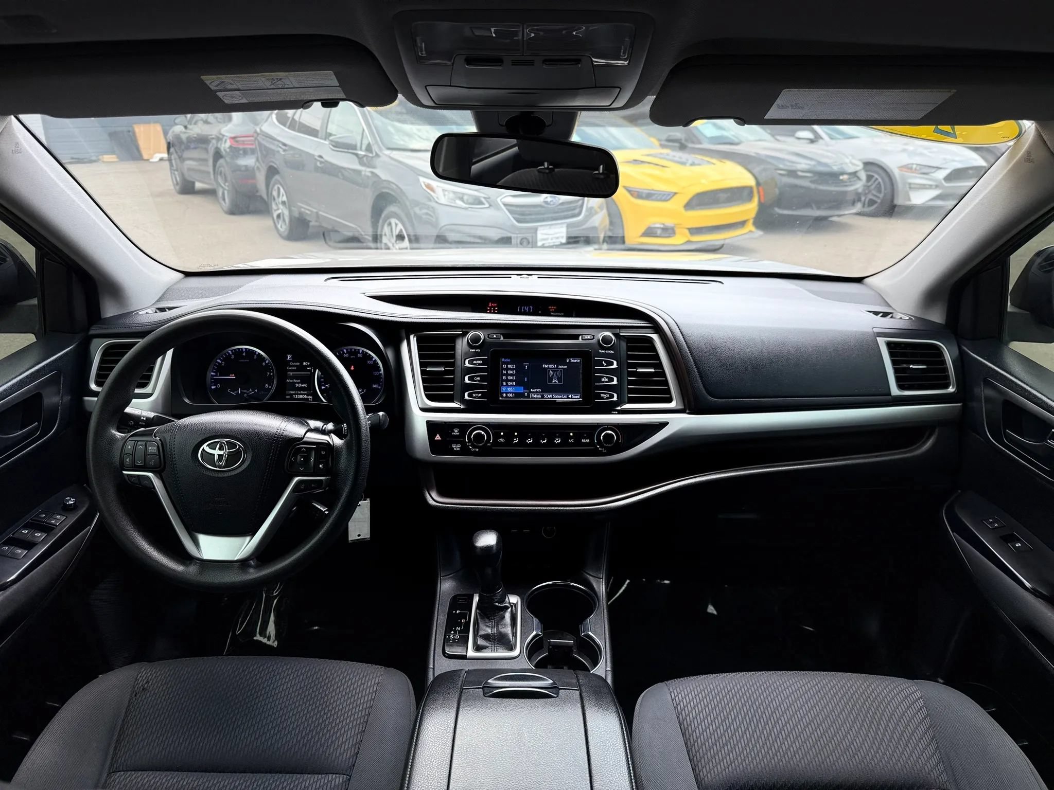 Used 2019 Toyota Highlander LE AWD/4WD image 25