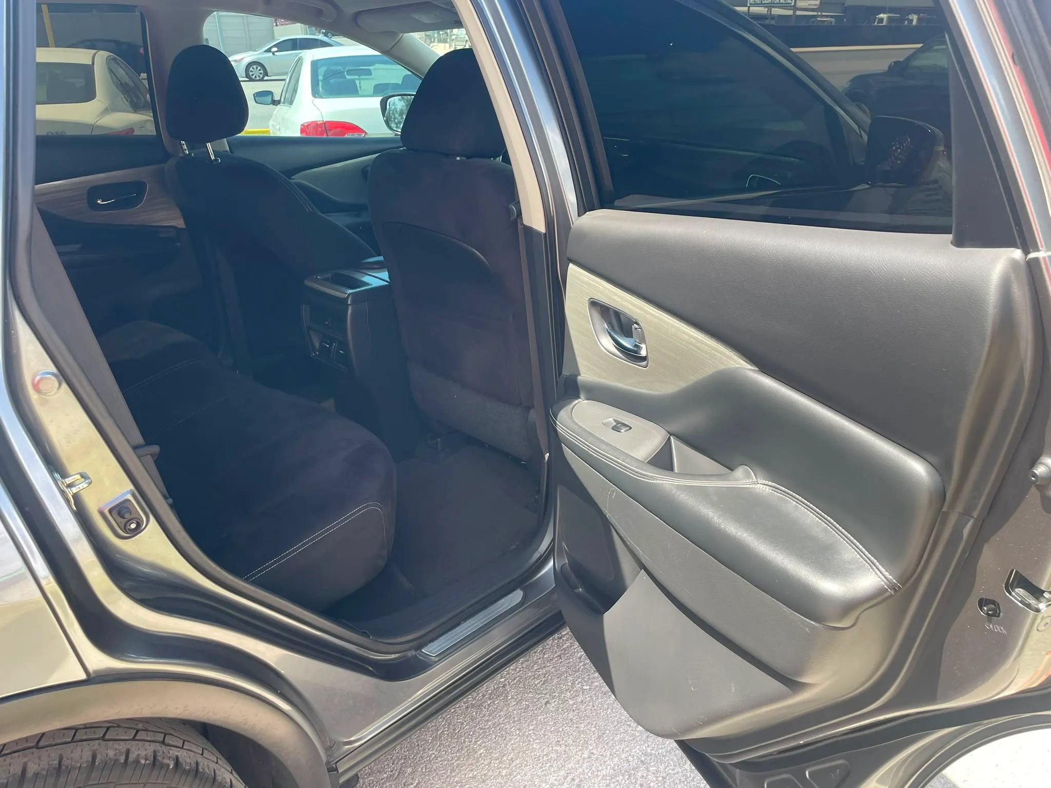Used 2016 Nissan Murano SV FWD image 7