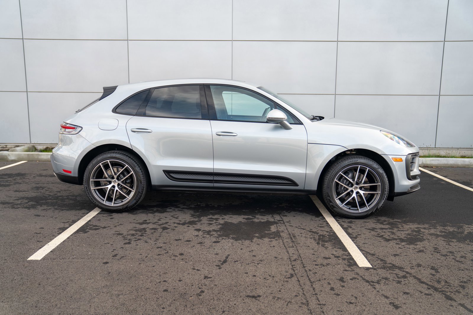 Certified 2025 Porsche Macan image 8