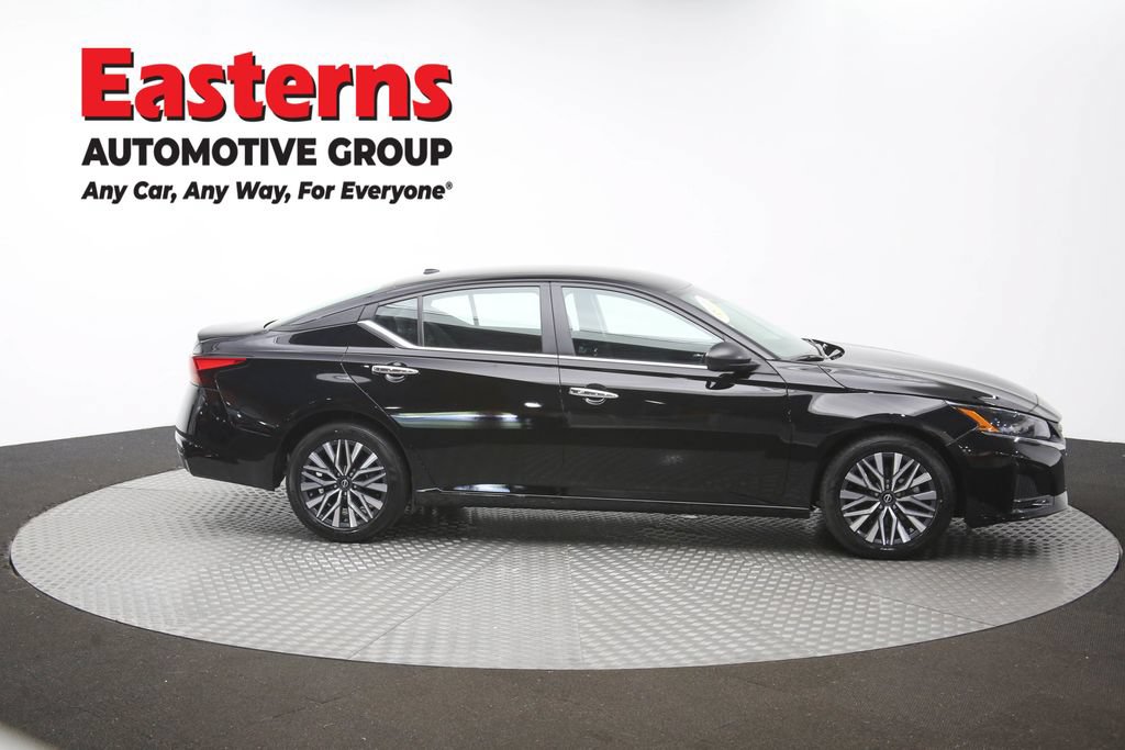 Used 2025 Nissan Altima 2.5 SV FWD image 46