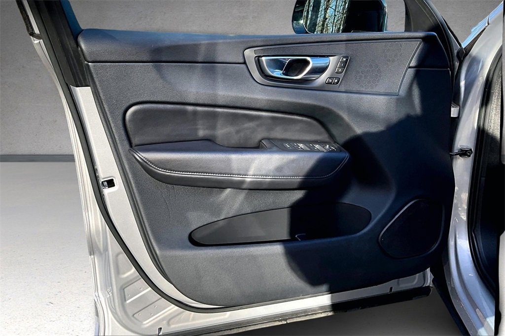 Certified 2023 Volvo XC60 B5 Plus w/ Climate Package image 19
