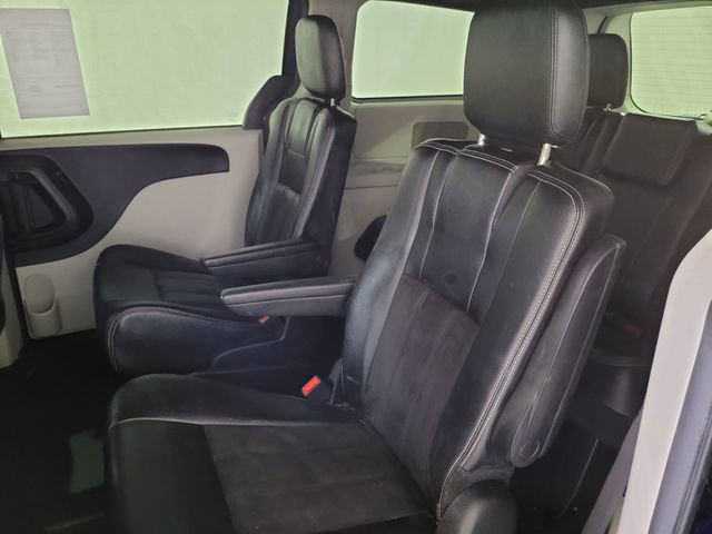 Used 2019 Dodge Grand Caravan SXT w/ Rear Park Assist Package image 39