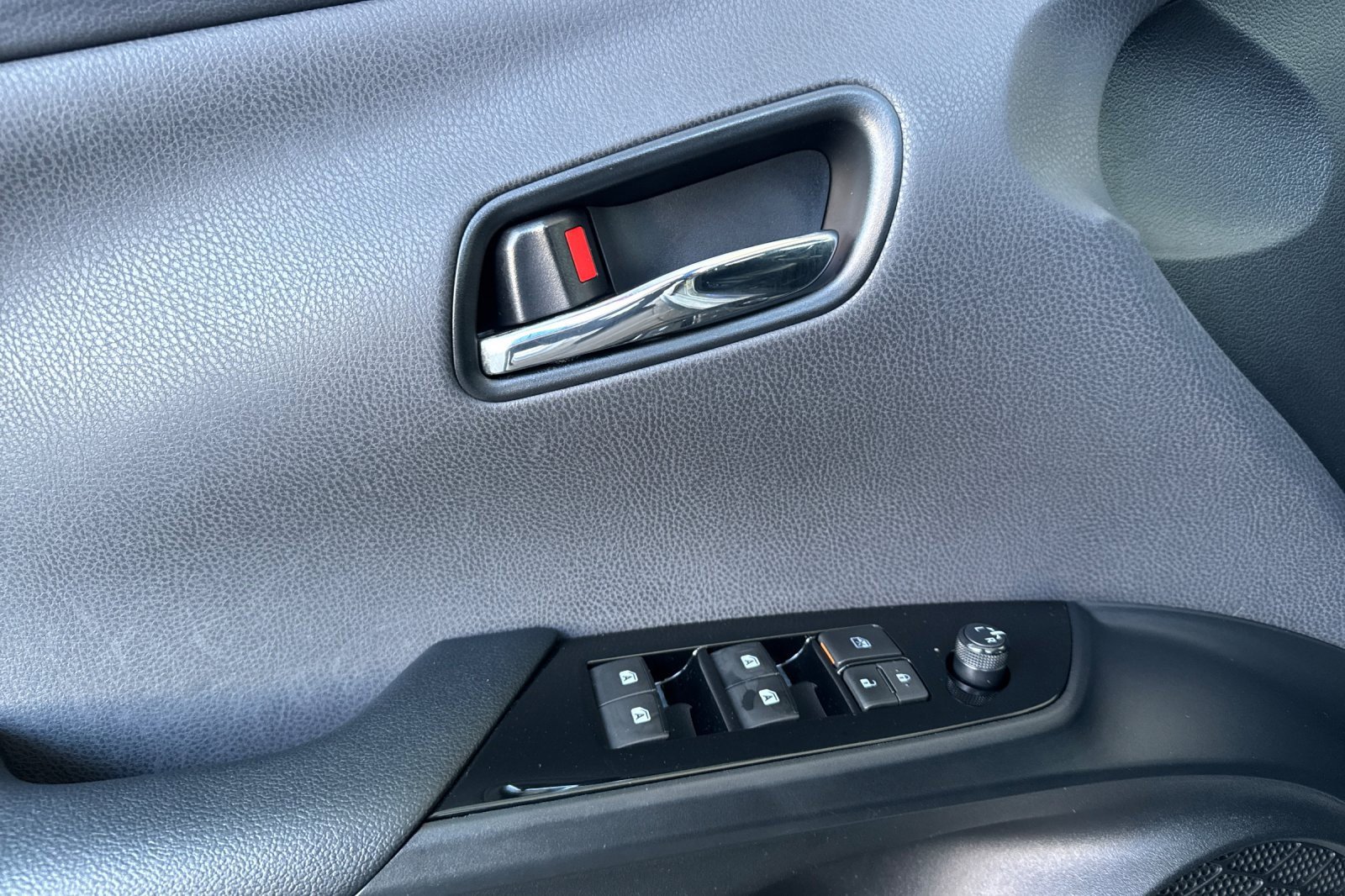 Used 2017 Toyota Prius Prime Advanced image 17