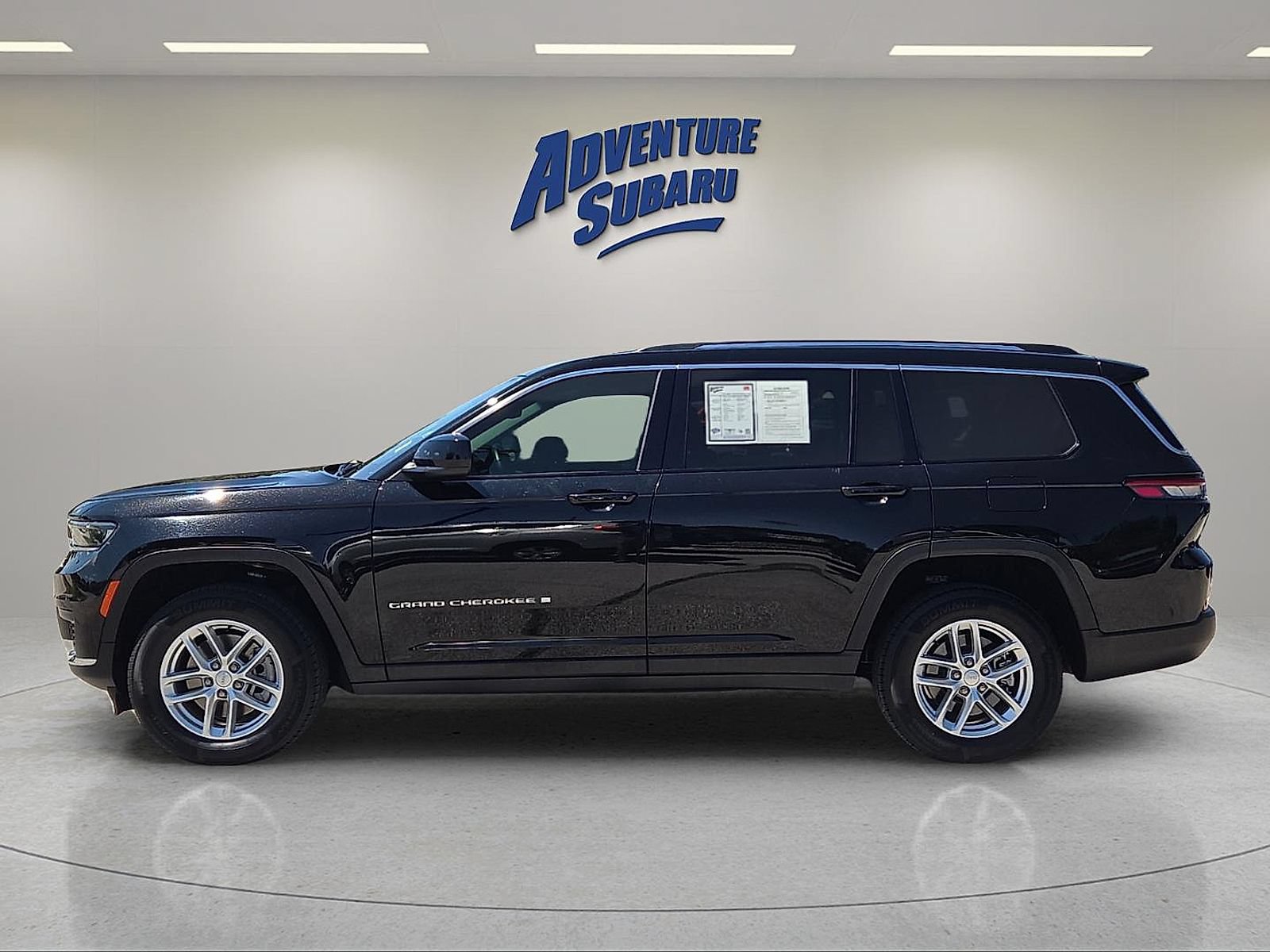 Used 2022 Jeep Grand Cherokee L Laredo w/ Luxury Tech Group I AWD/4WD image 4