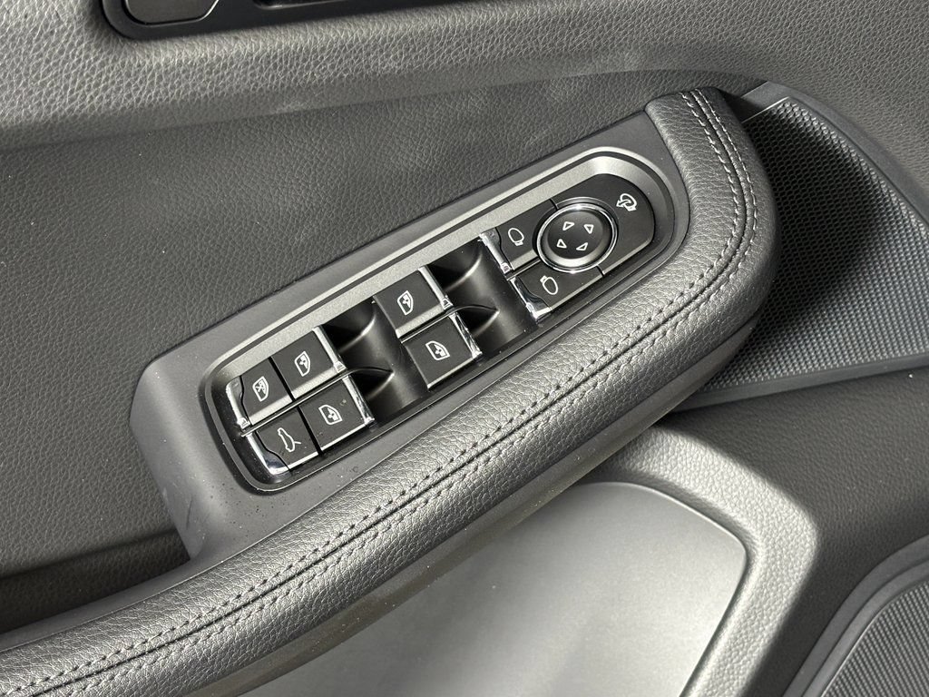 Certified 2026 Porsche Macan AWD/4WD image 15
