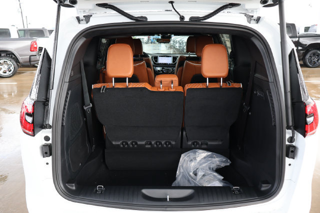 New 2026 Chrysler Pacifica Pinnacle FWD image 7