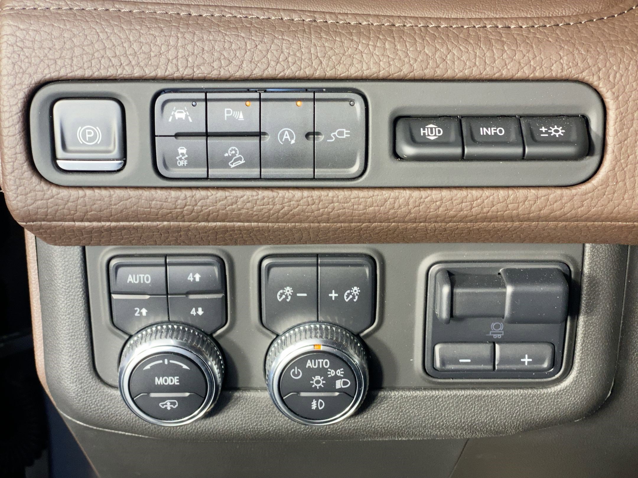 Used 2021 GMC Yukon Denali w/ Denali Premium Package image 15