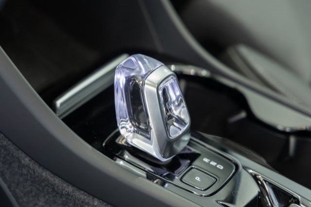 New 2025 Volvo XC40 B5 Plus image 16