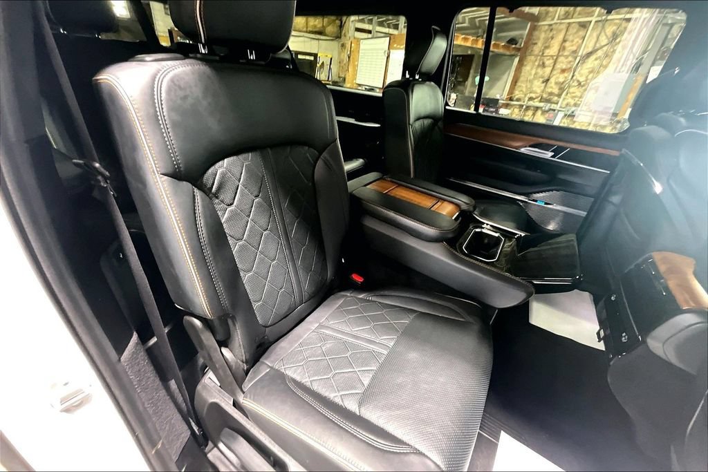 Used 2024 Jeep Grand Wagoneer L Series III AWD/4WD image 25
