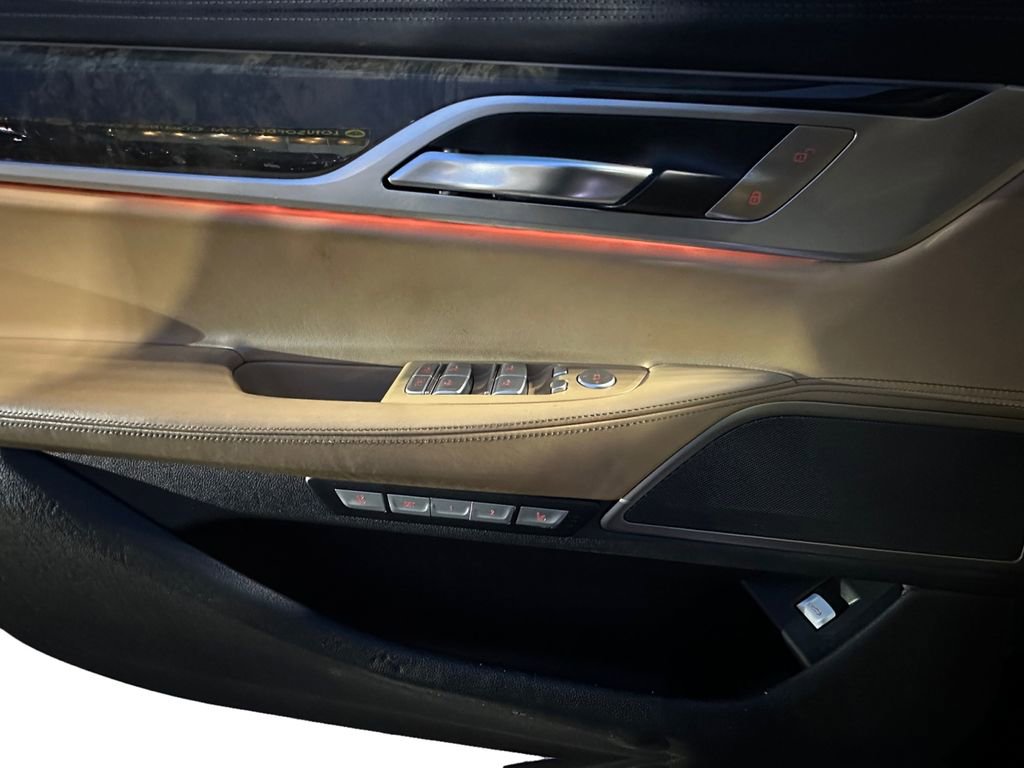 Used 2018 BMW 750i xDrive image 11