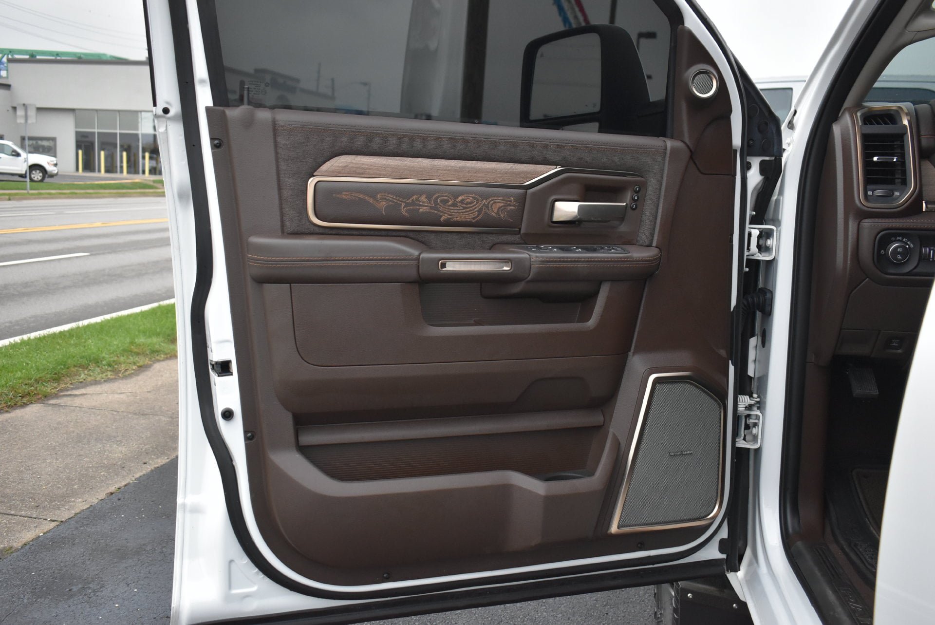 Used 2025 RAM 3500 Longhorn AWD/4WD image 10