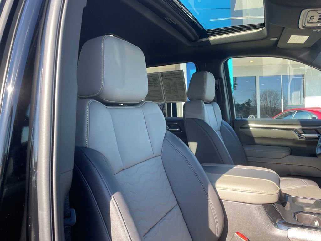 Used 2025 Chevrolet Silverado 1500 ZR2 w/ Technology Package image 27