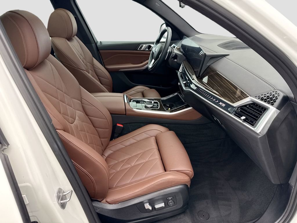 Used 2024 BMW X5 xDrive40i w/ Parking Assistance Package image 19