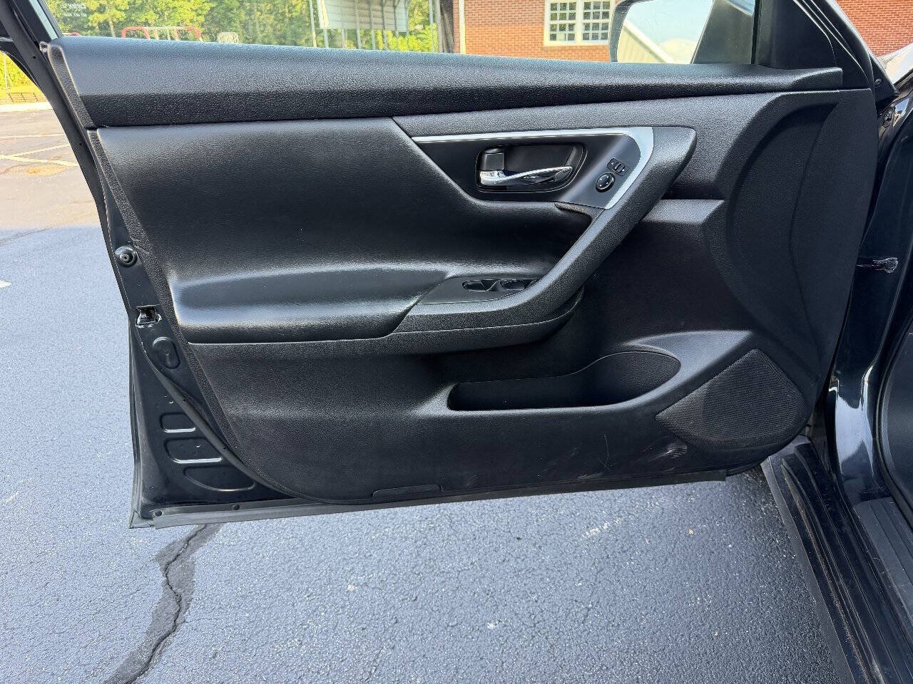 Used 2016 Nissan Altima 2.5 S w/ Power Driver Seat Package FWD image 10