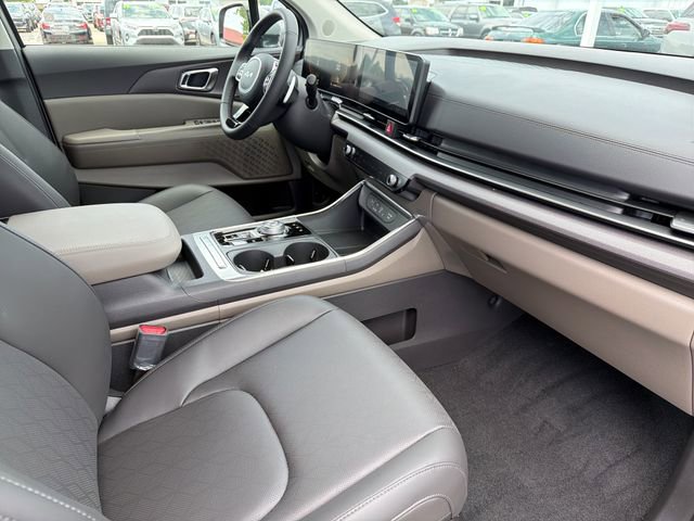 New 2026 Kia Carnival EX FWD image 21