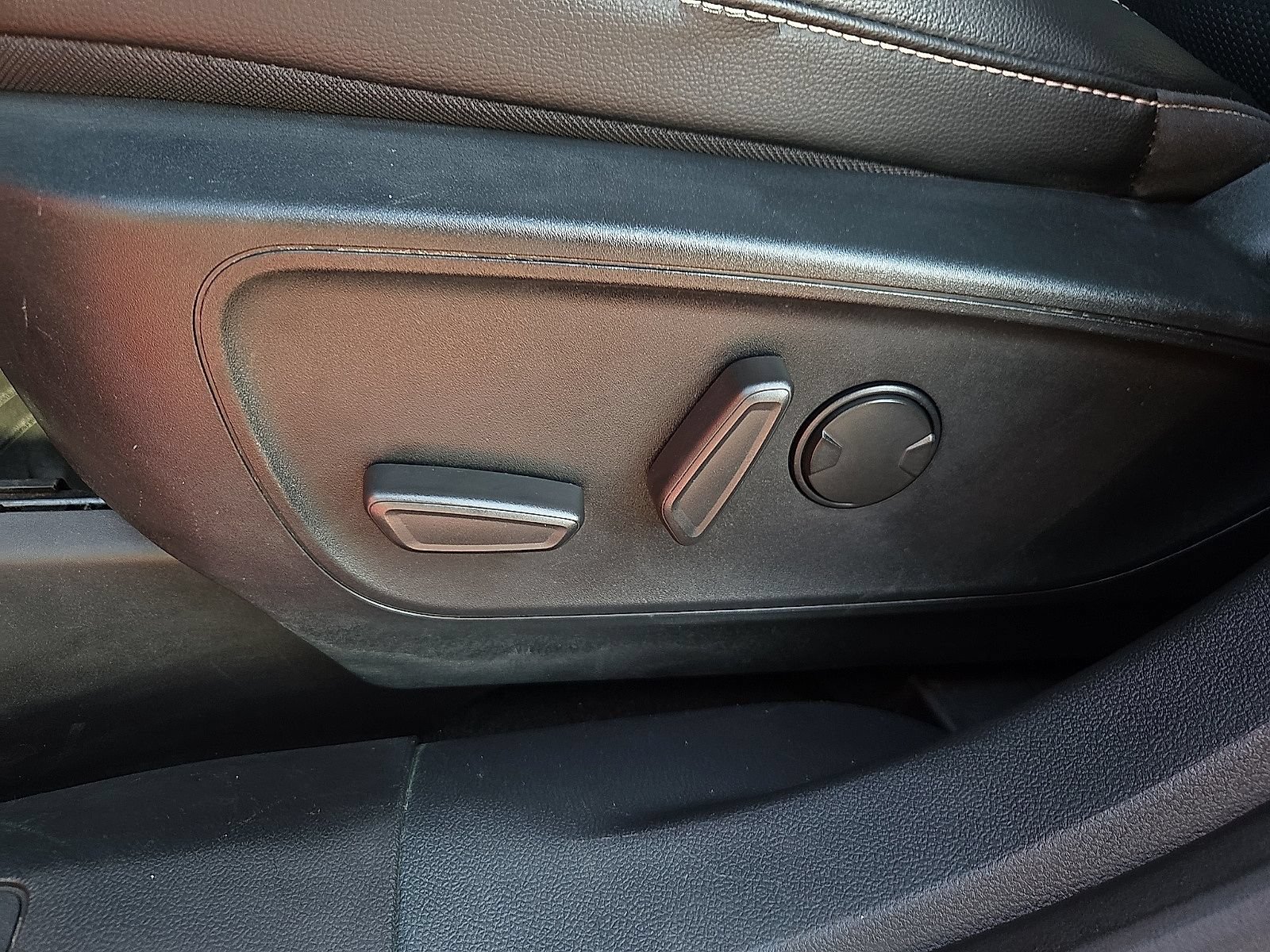 Used 2020 Ford Escape SE Sport FWD image 15